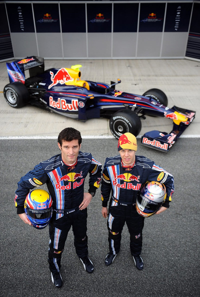 Illustration for article titled Red Bull Racing 2009 RB5 F1 Car Debuts At Circuito De Jerez, Gets Wings